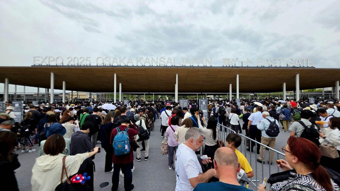 File d'attente à l'entrée de l'Expo Osaka 2025